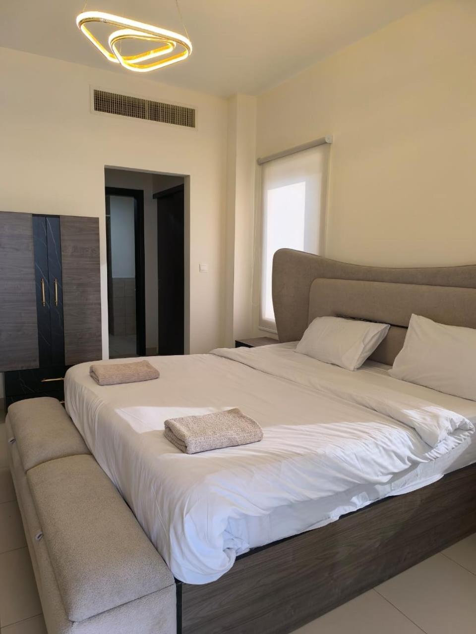 E25 Two Bedroom At Samarah Apartment